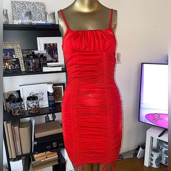 Red bodycon dress, adjustable straps, zip back, adj rouching, and gathering - Picture 2 of 10